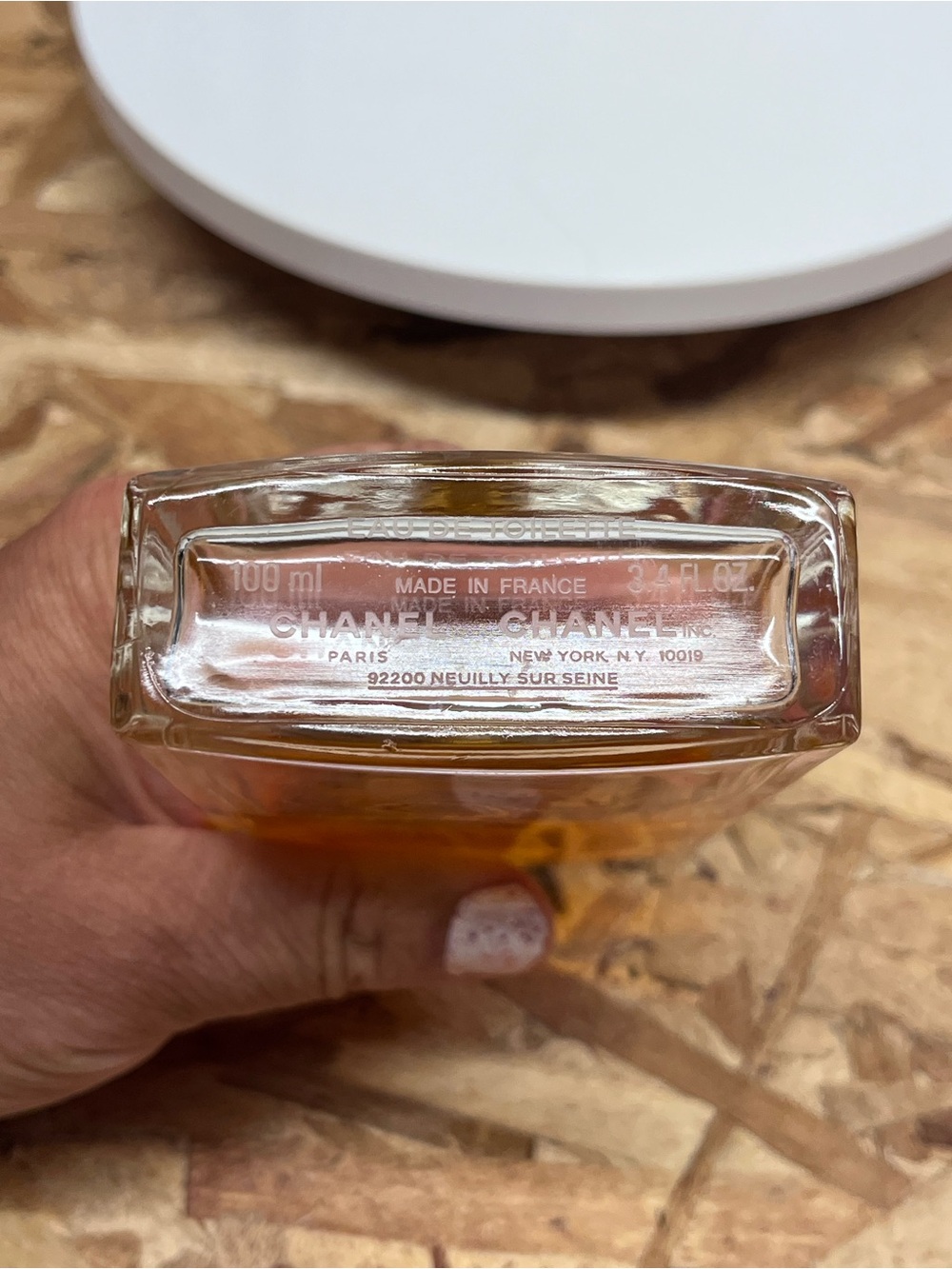 CHANEL Allure Eau de Parfum — Clear Bottle with Amber Liquid and Silver Cap - Picture 3 of 4